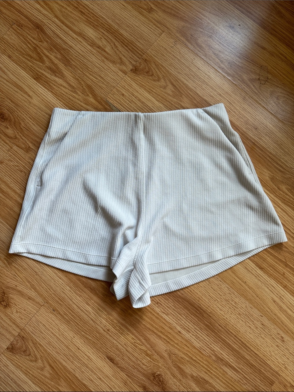 Lululemon High Waist Ribbed Shorts ✨ size 6